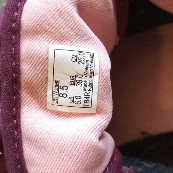 Maroon Vans - Picture 5 of 5